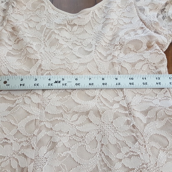 Boutique cream lace dressy top - Picture 4 of 7